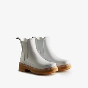 NWT Women's Hunter Refined Stitch Detail Chelsea Boots in Spurrey White size 9